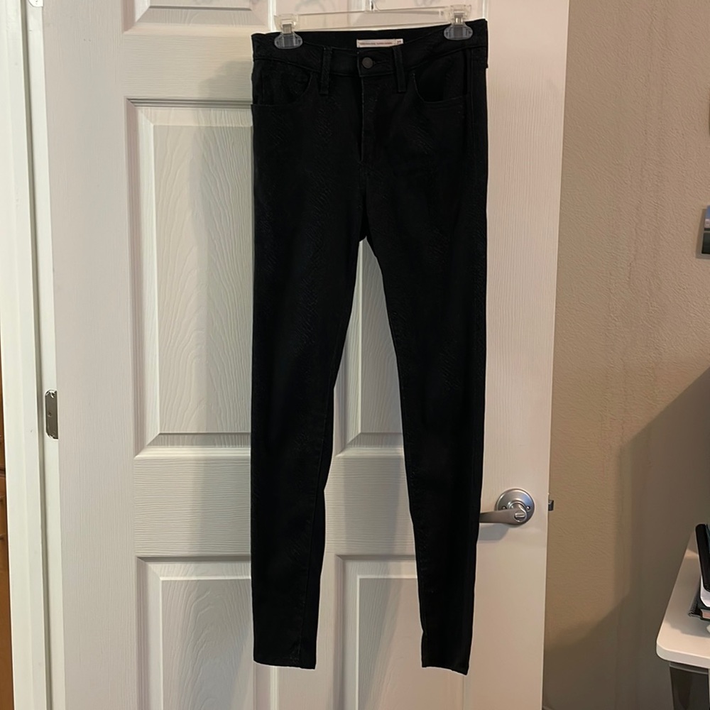 Levi’s high rise skinny pants with animal pattern!